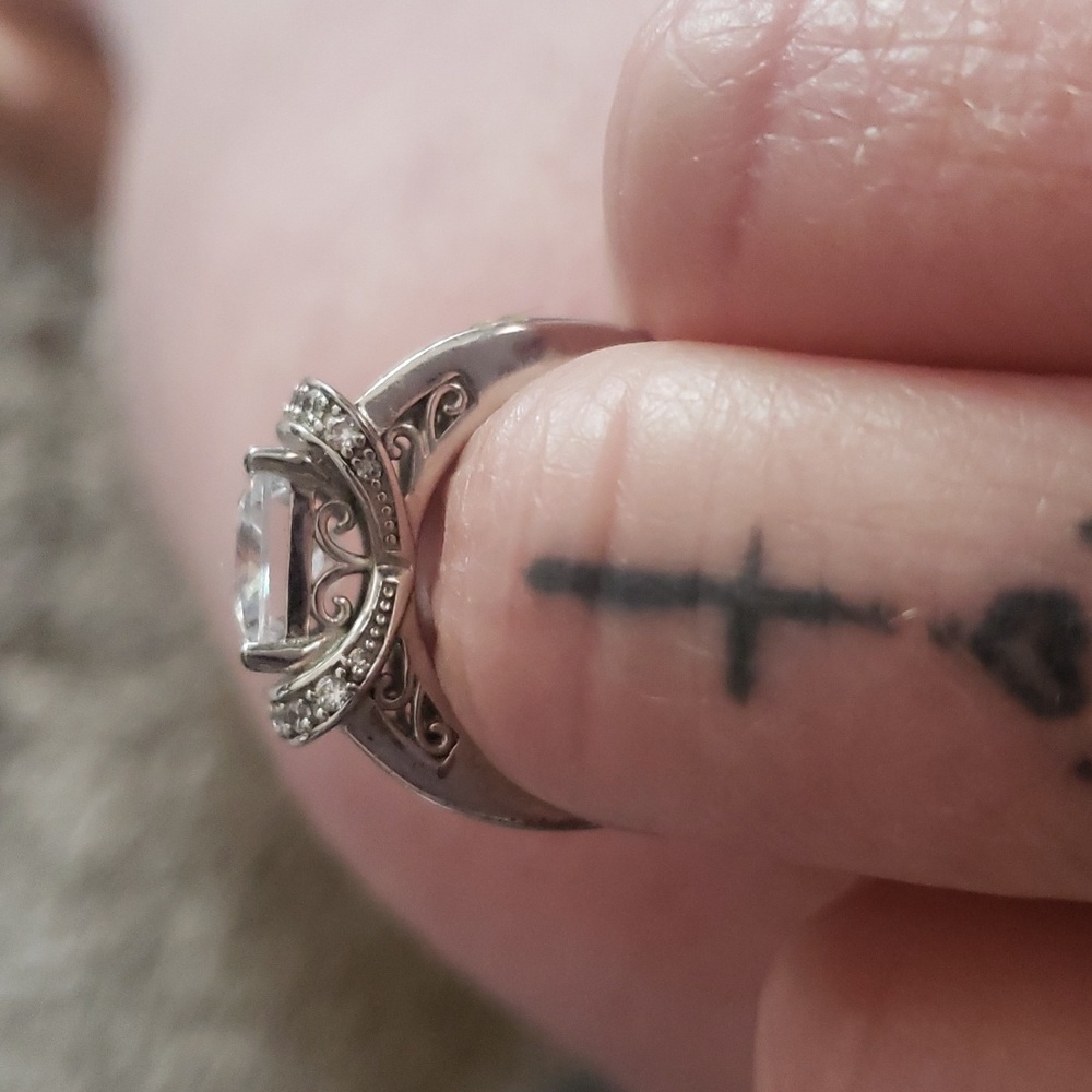 Ring - Picture 3 of 6